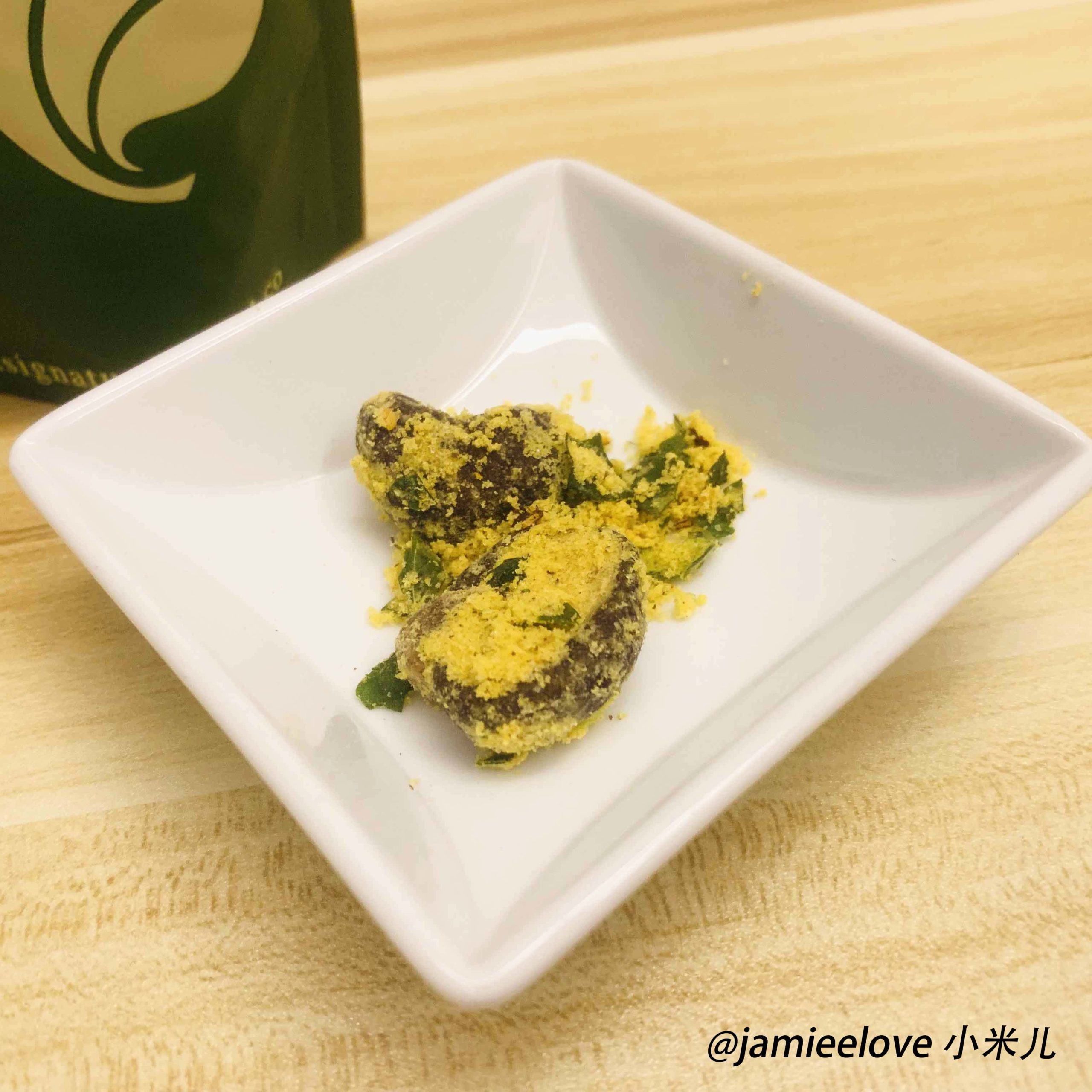 Signature Market Salted Egg Shitake Mushroom Crisps ( 咸蛋香菇脆片) Signature Market Salted Egg Shitake Mushroom Crisps ( 咸蛋香菇脆片)